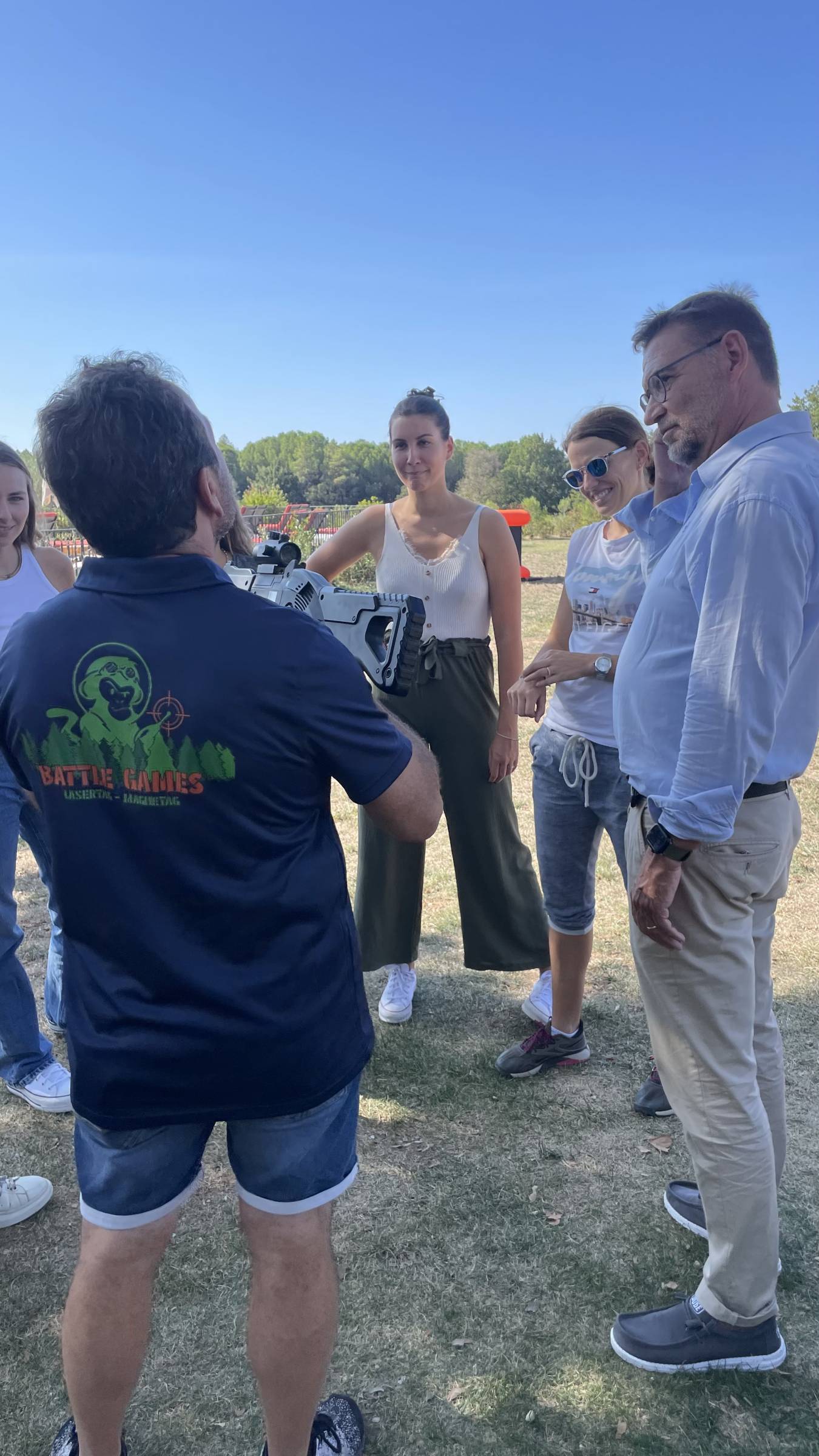 jouer une partie de laser game sur son lieu de travail avec ses collegues de boulot a frejus saint raphael