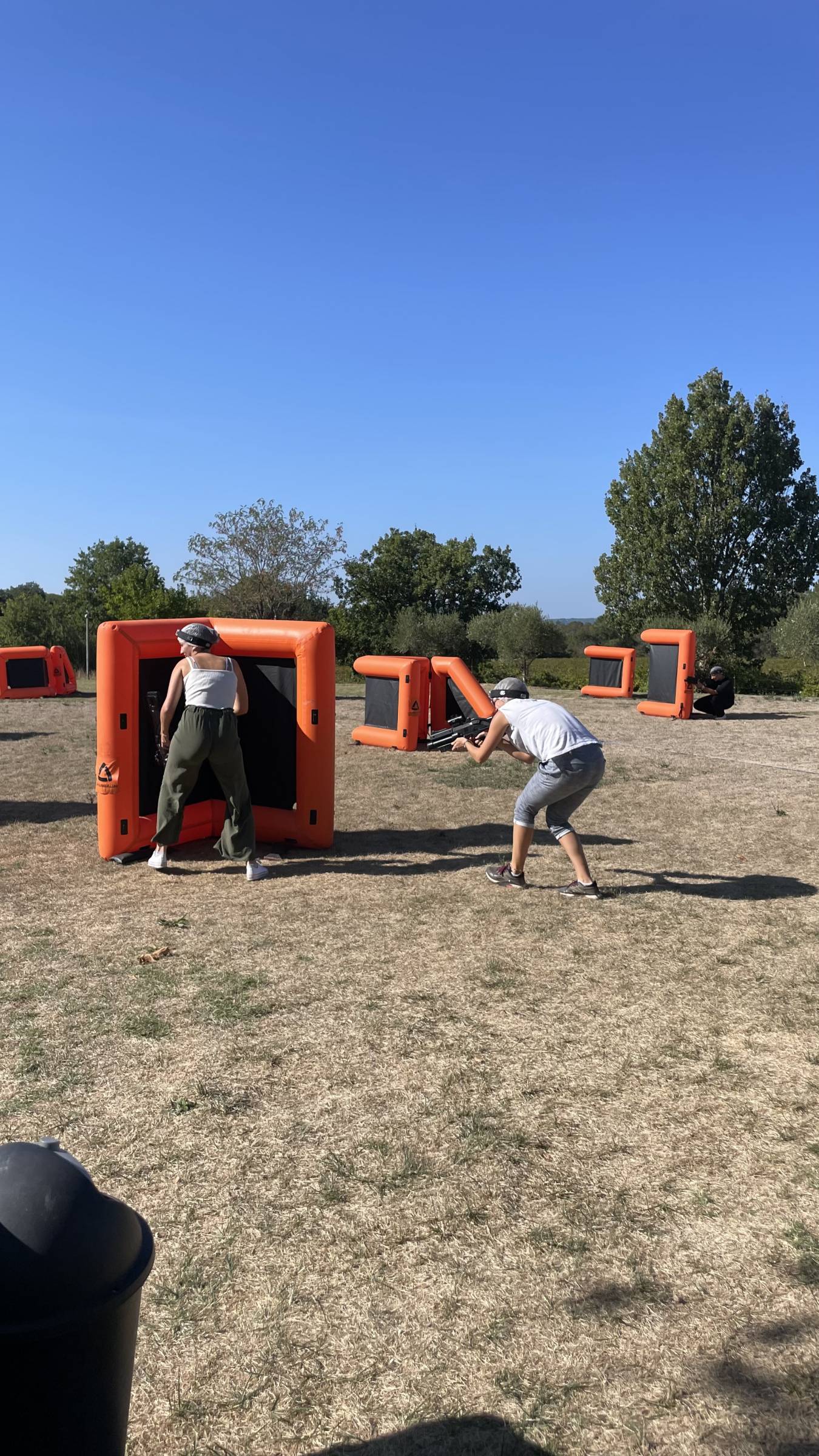 team building laser game dans un cadre magnifique pour la fin des vendanges a draguignan