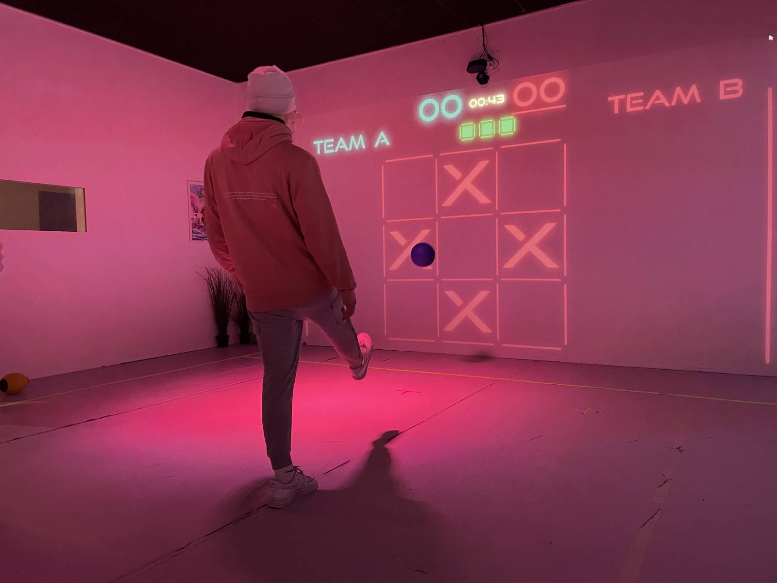 vous recherchez une animation de cohesion le mur interactif jeux video grandeur nature avec immersion pour un team building memorable a draguignan dans le var