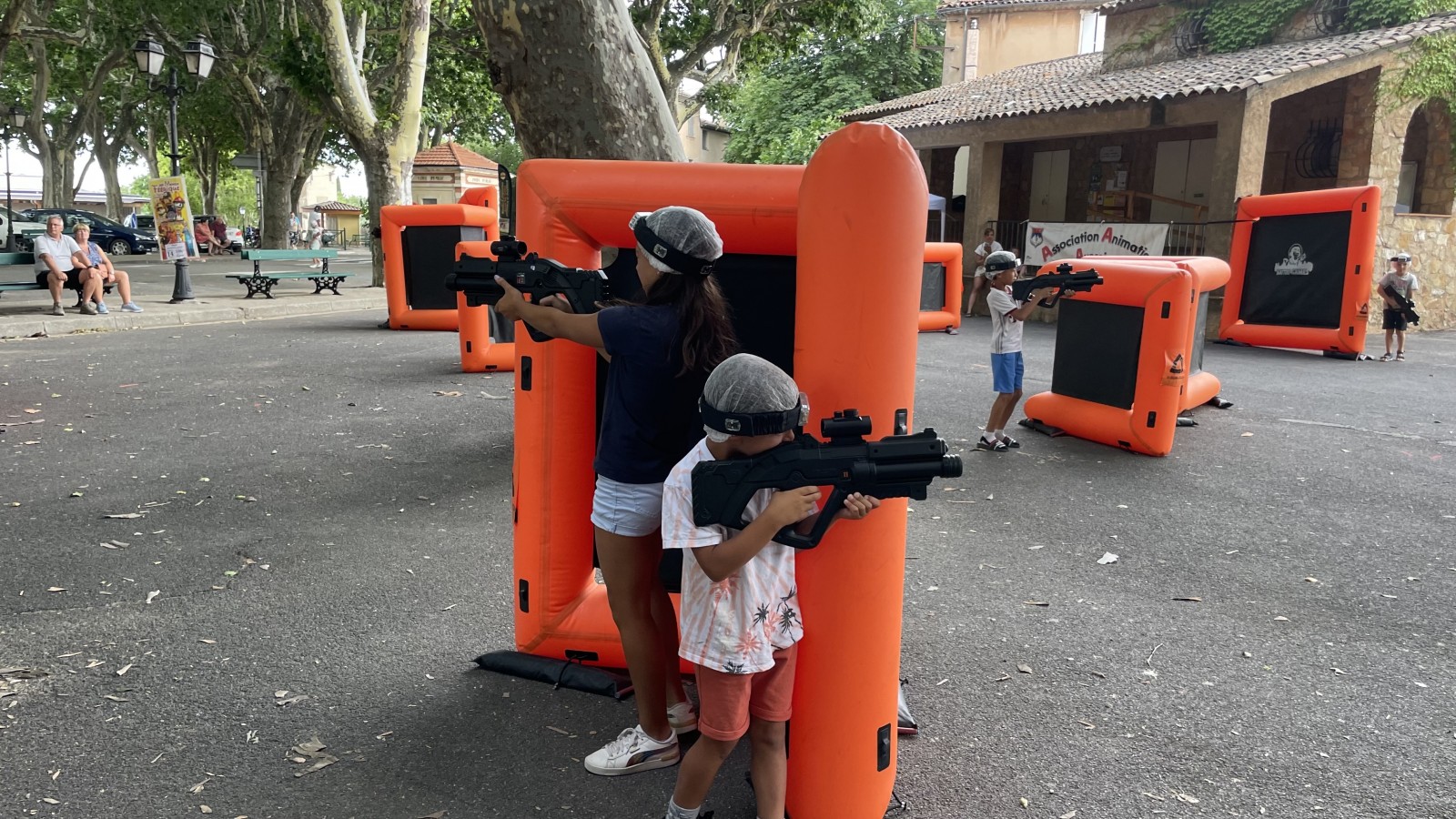 Journée Laser Game dans le centre du village à Aups dans le haut Var