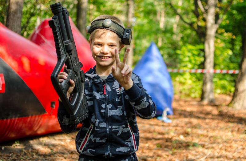 Enfants et parents au Laser game - Lormes (58140)